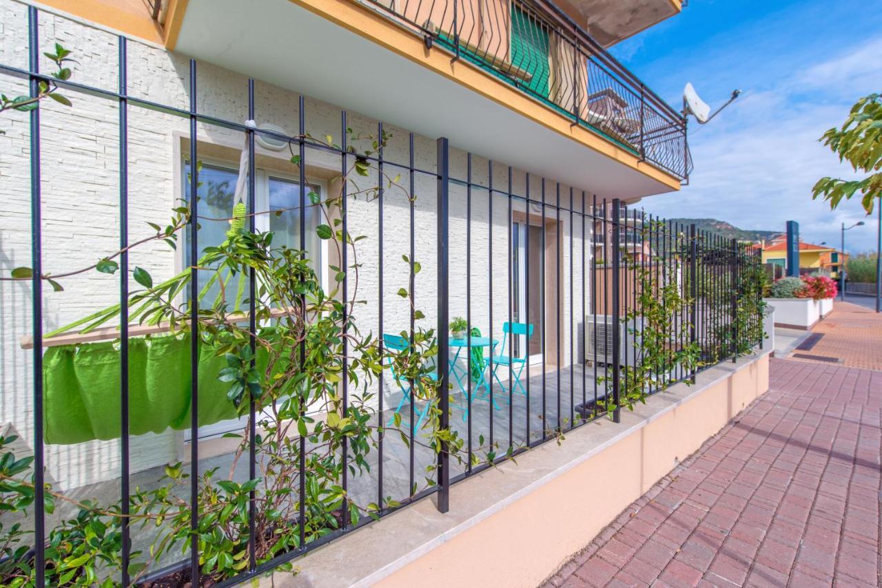 Babyaccommodation Family Comfort Ll Pietra Ligure Exterior photo
